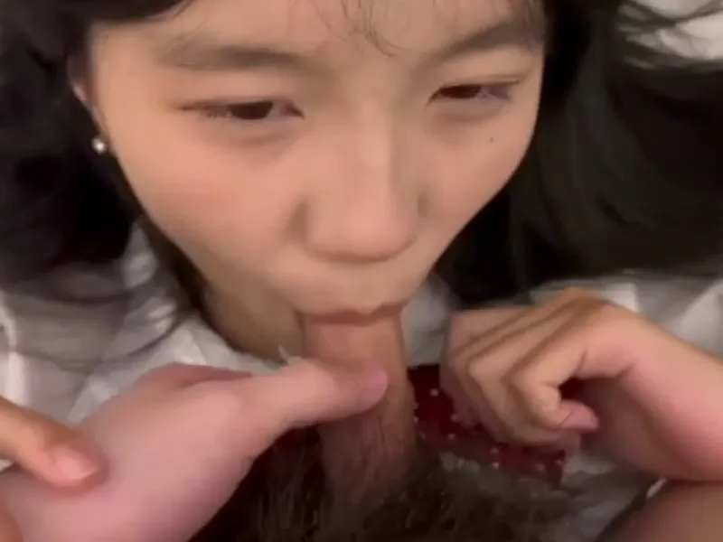 Em loli dễ thương mút cây hàng biến em thành con em đào dam dang p2